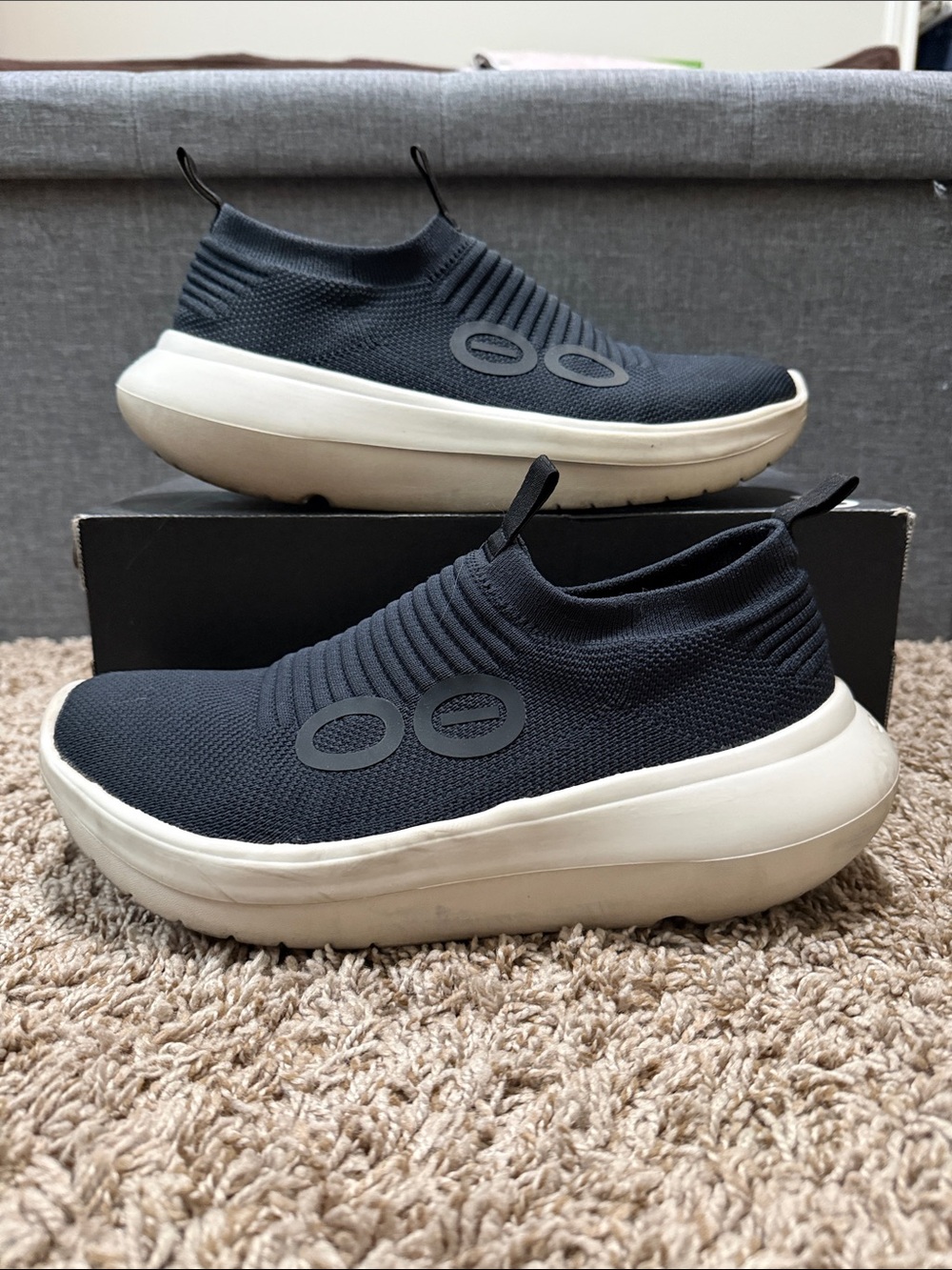 Men's OOFOS OOmy Zen in black and white